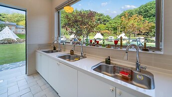 Geumsan Lalaland Caravan