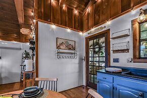 Cliff Haven 1 Bedroom Cabin by RedAwning