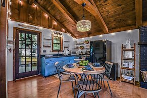 Cliff Haven 1 Bedroom Cabin by RedAwning