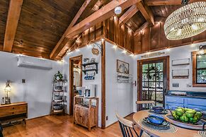 Cliff Haven 1 Bedroom Cabin by RedAwning