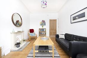 JOIVY Charming 1-Bed Ap Near Leith Links W/ Patio