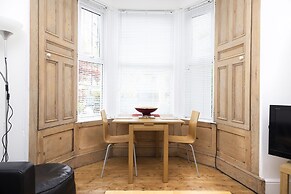 JOIVY Charming 1-Bed Ap Near Leith Links W/ Patio