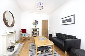 JOIVY Charming 1-Bed Ap Near Leith Links W/ Patio