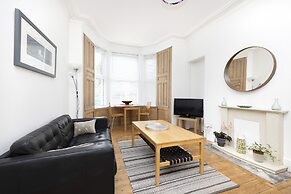 JOIVY Charming 1-Bed Ap Near Leith Links W/ Patio