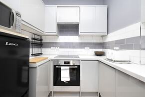 JOIVY Charming 1-Bed Ap Near Leith Links W/ Patio