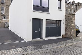 JOIVY Stylish&Airy 4Br House At The Heart Of New Town