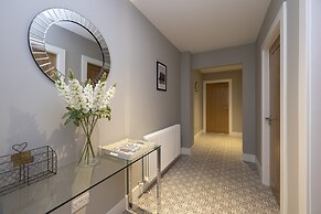 JOIVY Stylish&Airy 4Br House At The Heart Of New Town