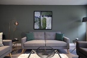 JOIVY Stylish&Airy 4Br House At The Heart Of New Town