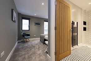 JOIVY Stylish&Airy 4Br House At The Heart Of New Town