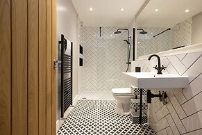 JOIVY Stylish&Airy 4Br House At The Heart Of New Town