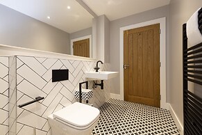 JOIVY Stylish&Airy 4Br House At The Heart Of New Town