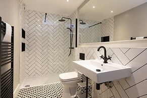 JOIVY Stylish&Airy 4Br House At The Heart Of New Town