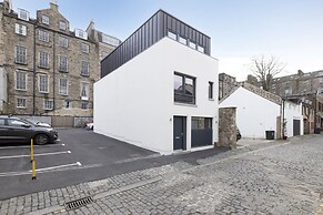 JOIVY Stylish&Airy 4Br House At The Heart Of New Town