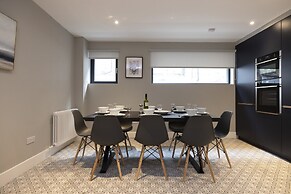 JOIVY Stylish&Airy 4Br House At The Heart Of New Town