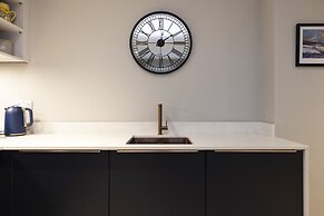 JOIVY Stylish&Airy 4Br House At The Heart Of New Town