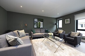 JOIVY Stylish&Airy 4Br House At The Heart Of New Town