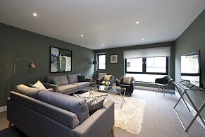 JOIVY Stylish&Airy 4Br House At The Heart Of New Town