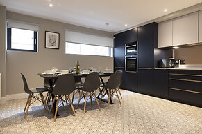 JOIVY Stylish&Airy 4Br House At The Heart Of New Town