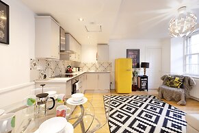 JOIVY Charming 1-Bed Home W/Patio Nearby The Castle