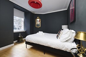 JOIVY Charming 1-Bed Home W/Patio Nearby The Castle