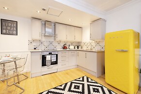 JOIVY Charming 1-Bed Home W/Patio Nearby The Castle