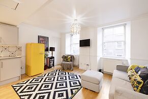 JOIVY Charming 1-Bed Home W/Patio Nearby The Castle