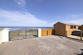 JOIVY Aurora House - 4 Bed With Hot Tub And Sea View