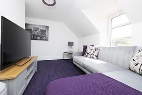 JOIVY Aurora House - 4 Bed With Hot Tub And Sea View