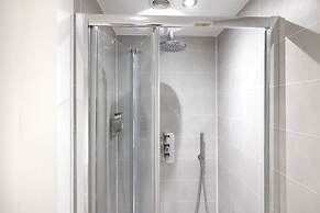 JOIVY Aurora House - 4 Bed With Hot Tub And Sea View