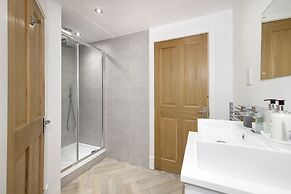 JOIVY Aurora House - 4 Bed With Hot Tub And Sea View