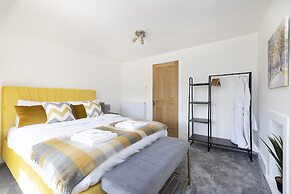 JOIVY Aurora House - 4 Bed With Hot Tub And Sea View