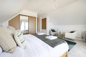 JOIVY Aurora House - 4 Bed With Hot Tub And Sea View