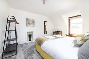 JOIVY Aurora House - 4 Bed With Hot Tub And Sea View