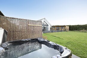 JOIVY Luxurious & Spacious 3Br House With A Hot Tub
