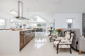 JOIVY Luxurious & Spacious 3Br House With A Hot Tub