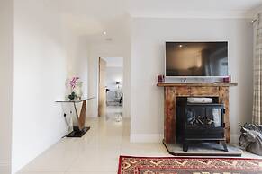 JOIVY Luxurious & Spacious 3Br House With A Hot Tub