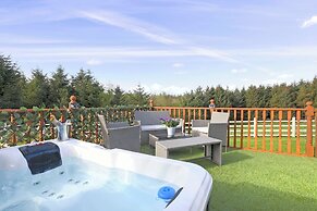 JOIVY Greenknowes Cottage W/ Hot Tub & Fireplace
