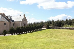 JOIVY Greenknowes Farmhouse Retreat 7 Bed With Hot Tub And Bar