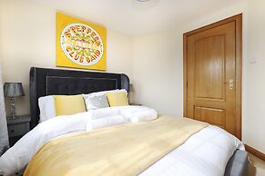 JOIVY Greenknowes Lodge With Hot Tub And Wood Burning Stove