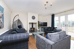 JOIVY Greenknowes Estate With Hot Tub And Bar