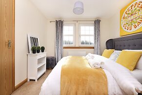 JOIVY Greenknowes Estate With Hot Tub And Bar