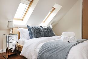 JOIVY Greenknowes Estate With Hot Tub And Bar