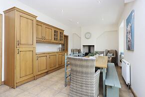 JOIVY Greenknowes Estate With Hot Tub And Bar