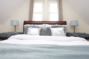 JOIVY Greenknowes Estate With Hot Tub And Bar