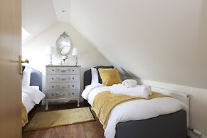 JOIVY Greenknowes Estate With Hot Tub And Bar