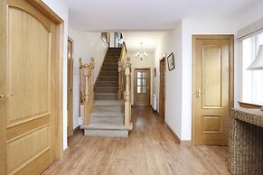 JOIVY Greenknowes Estate With Hot Tub And Bar