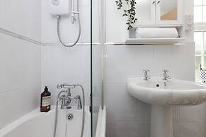 JOIVY Greenknowes Estate With Hot Tub And Bar