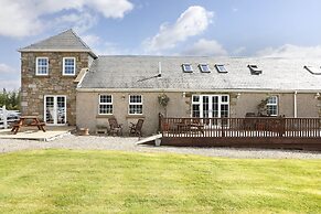 JOIVY Greenknowes Estate With Hot Tub And Bar