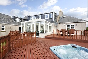 JOIVY Greenknowes Estate With Hot Tub And Bar