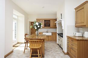 JOIVY Greenknowes Estate With Hot Tub And Bar